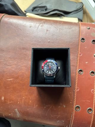 Reloj Mercedes-Benz Negro y Rojo