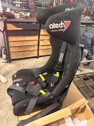 Baquet y arnés Atech Racing