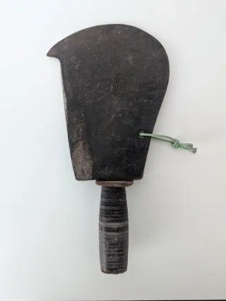 Coltello da macellaio con manico in legno