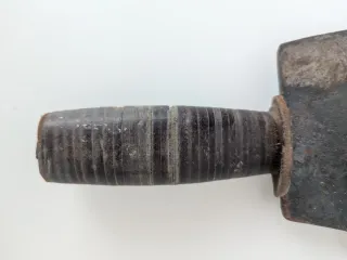 Coltello da macellaio con manico in legno