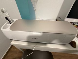 Cricut Maker 3 usada dos veces. Cuchillas nuevas