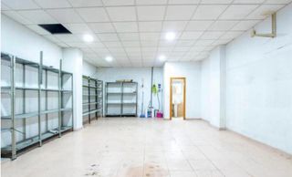 Se alquila local diáfano en san Antón