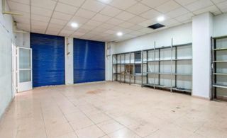 Se alquila local diáfano en san Antón