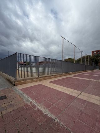 Se alquila local diáfano en san Antón