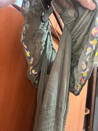 Vestido verde bordado