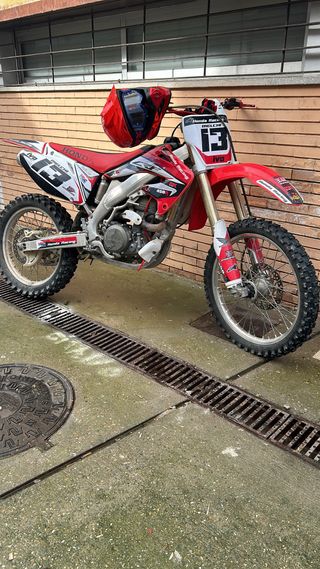 Honda CRF 450R Motocross Roja y Blanca