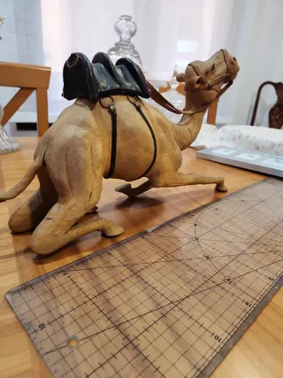 Camello Decorativo de Piel