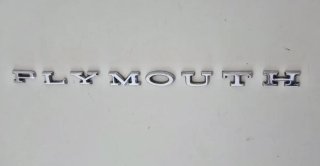Letras anagrama logo insignia Plymouth Barracuda