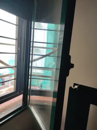 Ventanas de aluminio con persianas