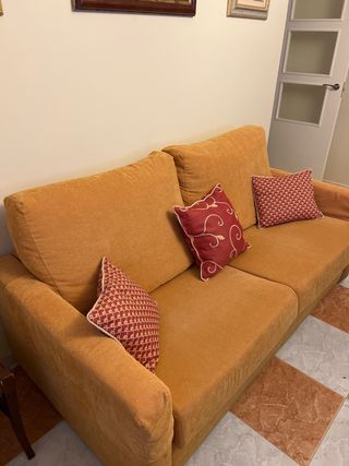 Sofá-cama 1,35m, colchón Flex, cojines incluidos.