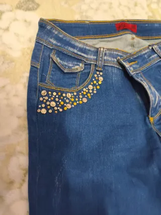 Jeans donna con strass e sfumatura
