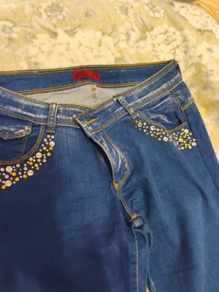Jeans donna con strass e sfumatura