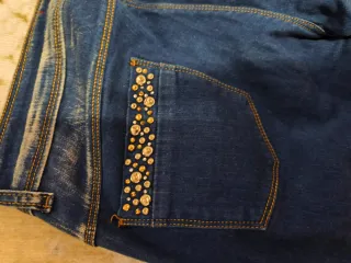 Jeans donna con strass e sfumatura