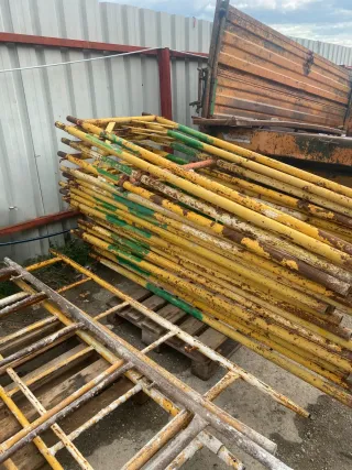 Puntales y herramientas de construcción