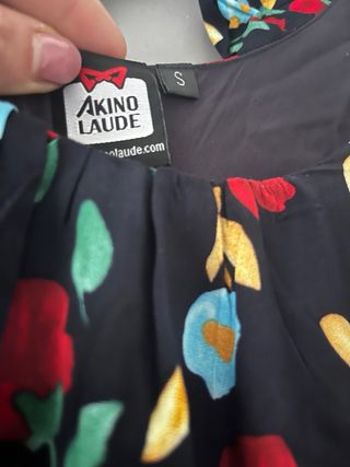 Vestido Akino Laude floral negro