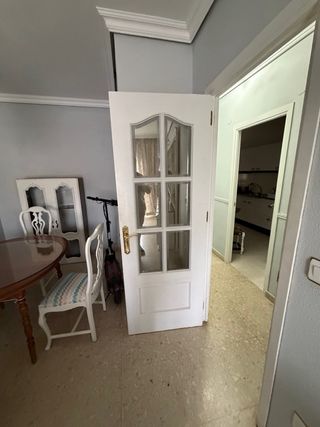 Puerta Blanca Salón