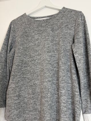 Jersey gris con puños blancos