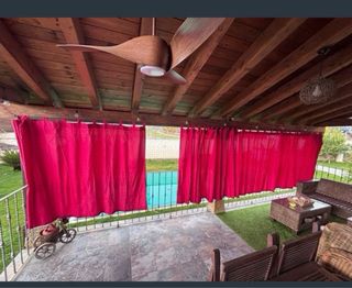 Cortinas rojas para exterior e interior
