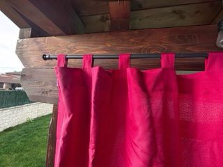 Cortinas rojas para exterior e interior