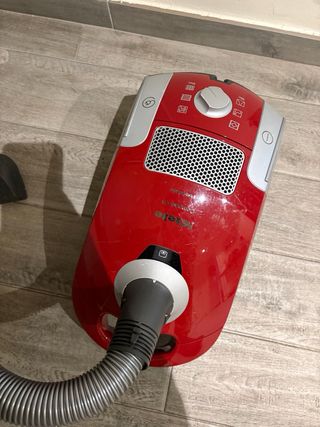 Aspiradora Miele Compact C1 Roja