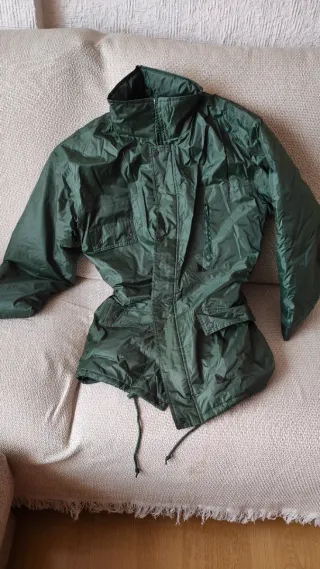 Chaqueta impermeable acolchada JUBA verde