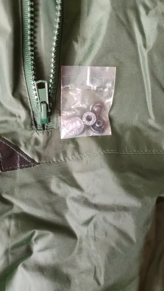 Chaqueta impermeable acolchada JUBA verde