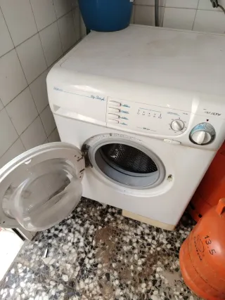 Lavadora Candy y y nevera beko
