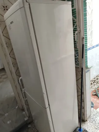 Lavadora Candy y y nevera beko