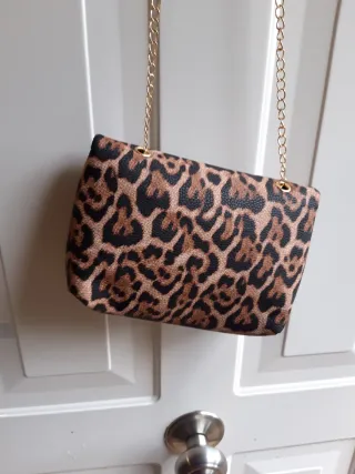Bolso de mano con estampado de leopardo
