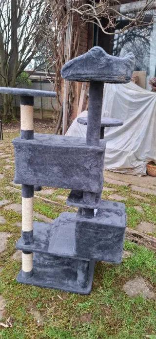 Tiragraffi per gatti a più livelli