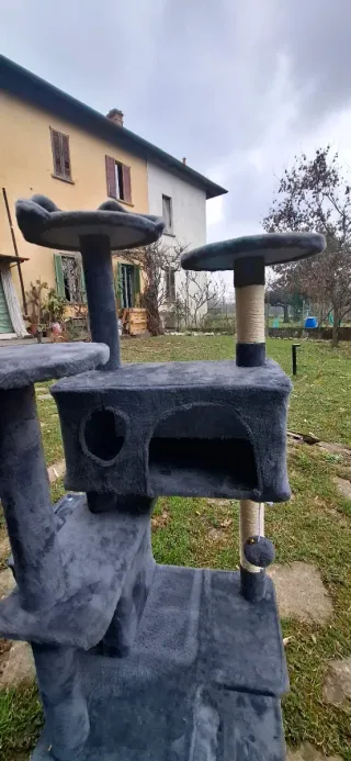 Tiragraffi per gatti a più livelli