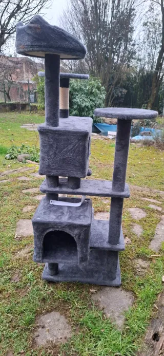 Tiragraffi per gatti a più livelli