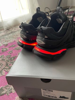 Balenciaga Track Led Sneakers Negras y Plateadas