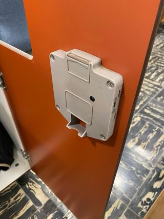 Armadietti in legno con griglia