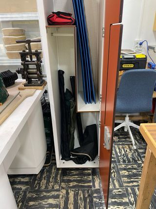 Armadietti in legno con griglia