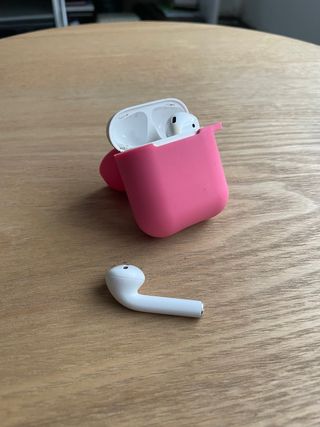Airpods 2da Gen con funda rosa