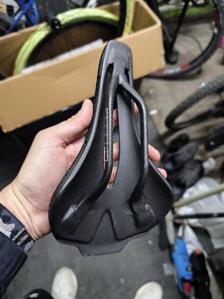 Sillín de carbono para bicicleta