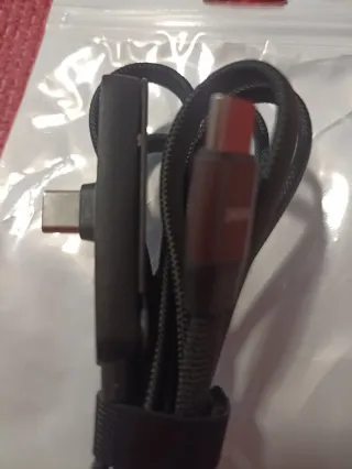 Cable USB tipo C de carga rápida con soporte.