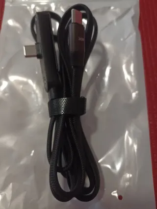 Cable USB tipo C de carga rápida con soporte.