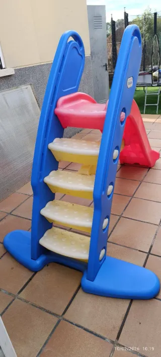 Tobogán infantil.