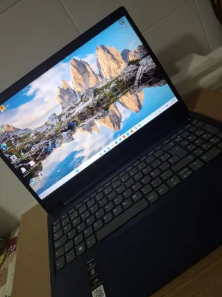Lenovo Portátil Navy Blue Poco Uso