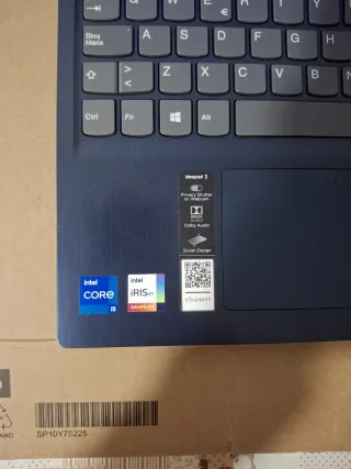 Lenovo Portátil Navy Blue Poco Uso