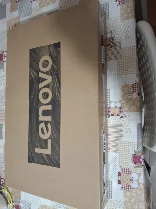 Lenovo Portátil Navy Blue Poco Uso