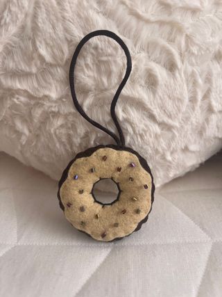 Colgante donut fieltro