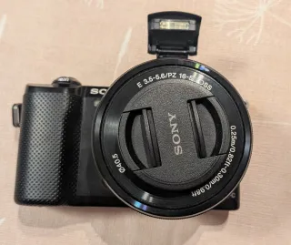 Cámara Sony Alpha 5000 + Accesorios