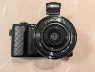 Cámara Sony Alpha 5000 + Accesorios