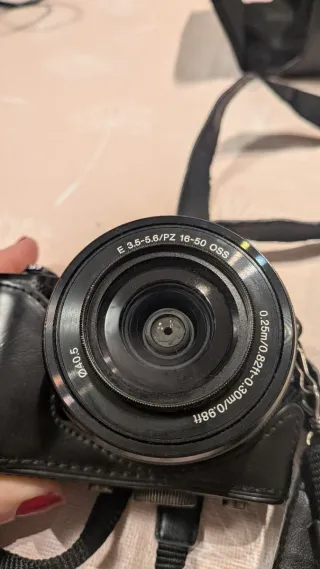 Cámara Sony Alpha 5000 + Accesorios