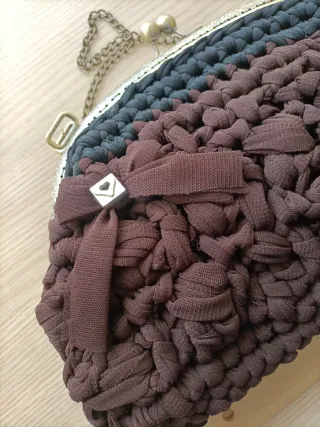 Bolso de fiesta crochet marrón y negro