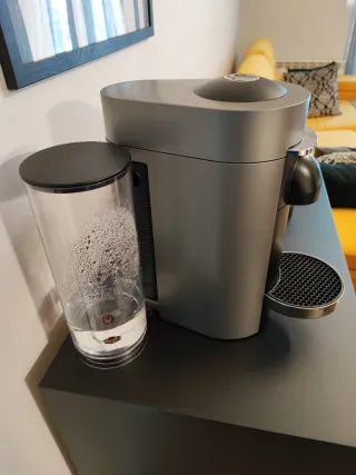 Cafetera Nespresso Vertuo, usada en buen estado.