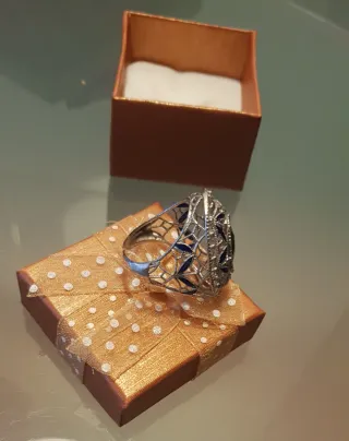 Anillo de filigrana y piedra azul